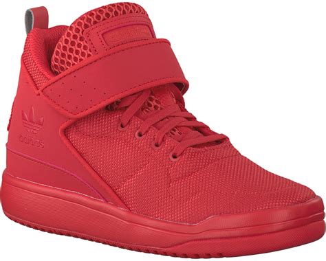 Rote Schuhe von adidas 